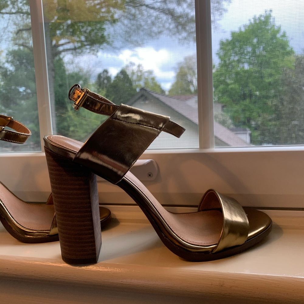 🛑sold🛑Coach metallic block heel✨